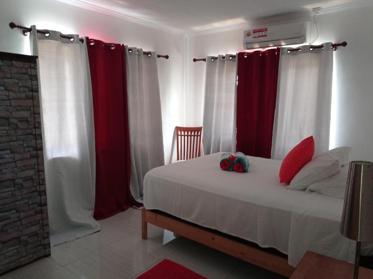 Les Forbans Selfcatering Apartment تاكاماكا المظهر الخارجي الصورة